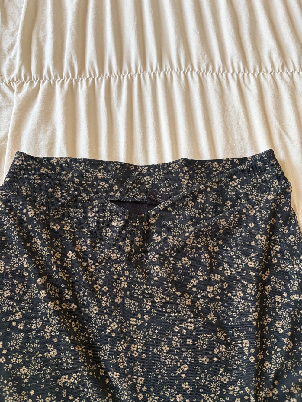 Urban Outfitters Black Floral Maxi Skirt - Picture 2 of 3